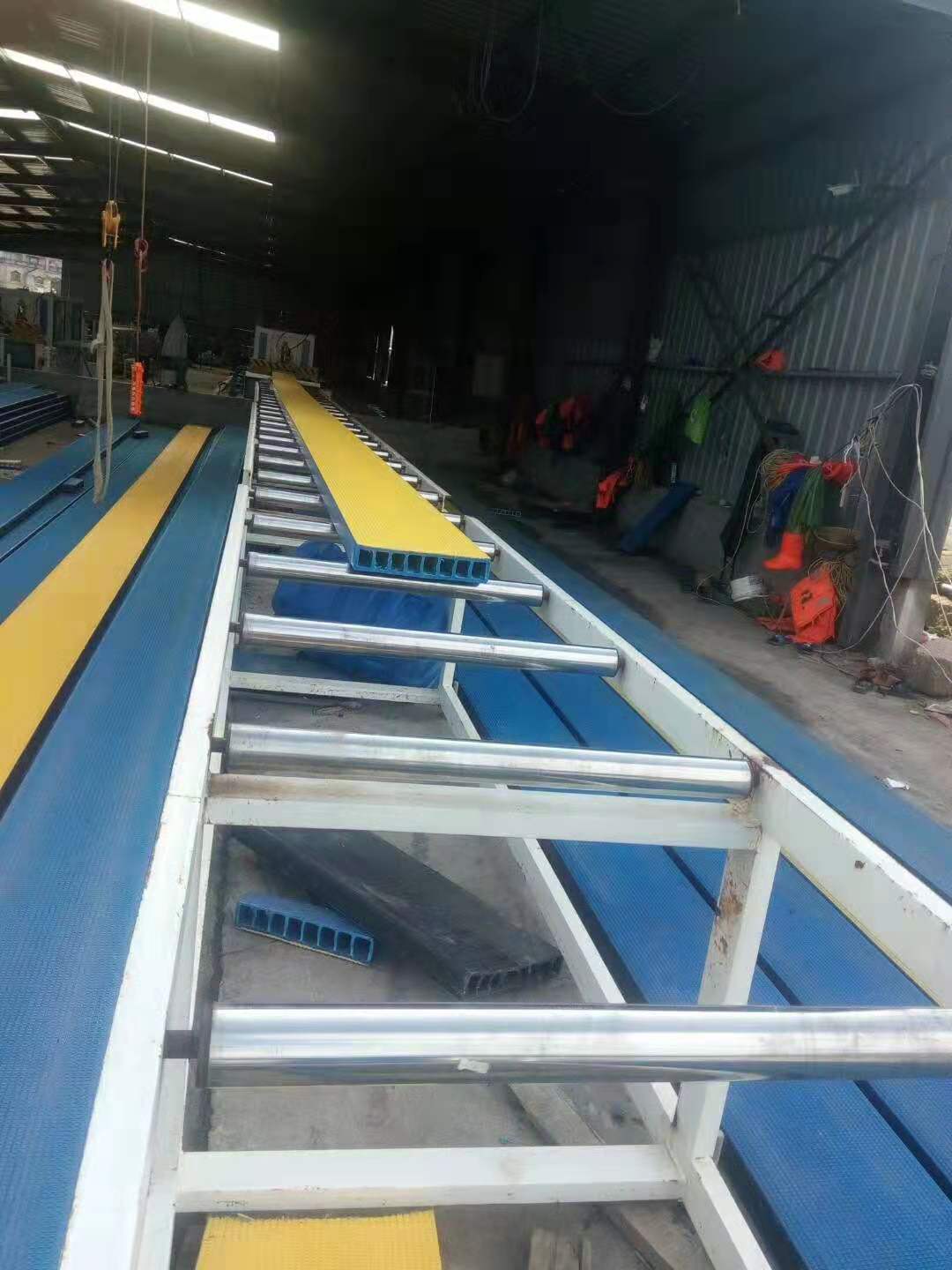 防腐中空海洋踏板生产线/网箱鱼排养殖防滑板设备
