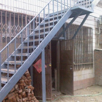 北京通州彩钢钢构工程厂家|北京福鑫腾达彩钢钢构设计钢结构楼梯