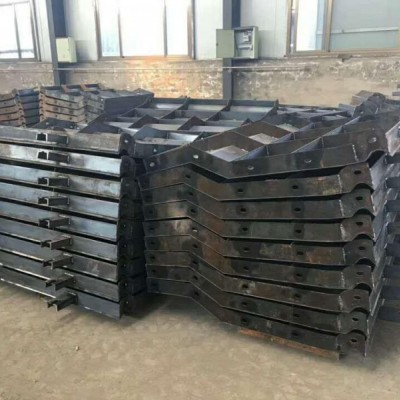混凝土防撞墙钢模具介绍作用-连云港水泥标准防撞墙钢模具订制