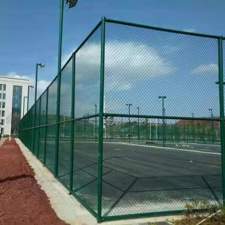 现货供应 学校操场笼式足球篮球场围栏网 运动场围网