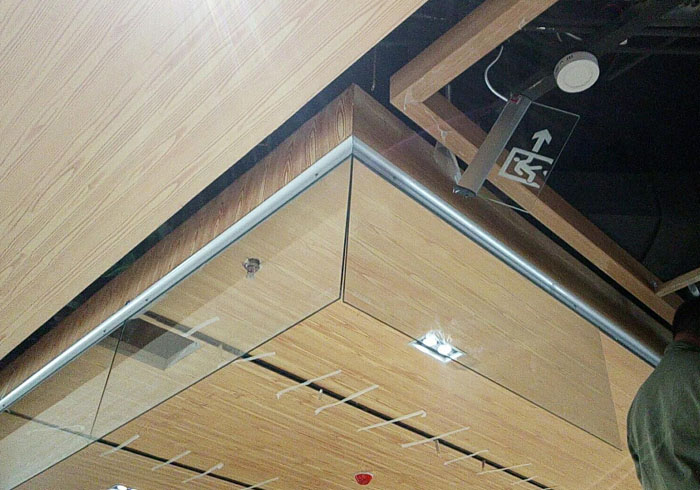 商场玻璃挡烟垂壁,任丘市鑫飞消防工程有限公司
