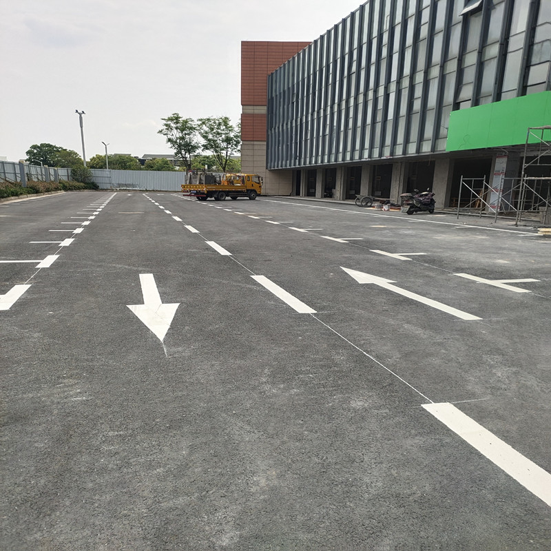 苏州车道路口斑马线、车行道黄线白线热熔划线施工