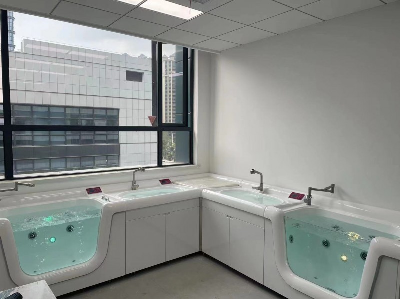 婴儿洗浴设备母婴店婴儿游泳洗澡设备